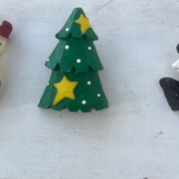4 Vintage Christmas Brooches - Picture 3 of 6